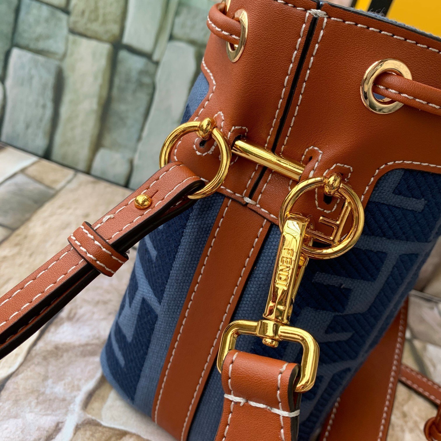 FENDI（フェンディ） メッセンジャーバッグ18X12X10CM-BRAND OFF