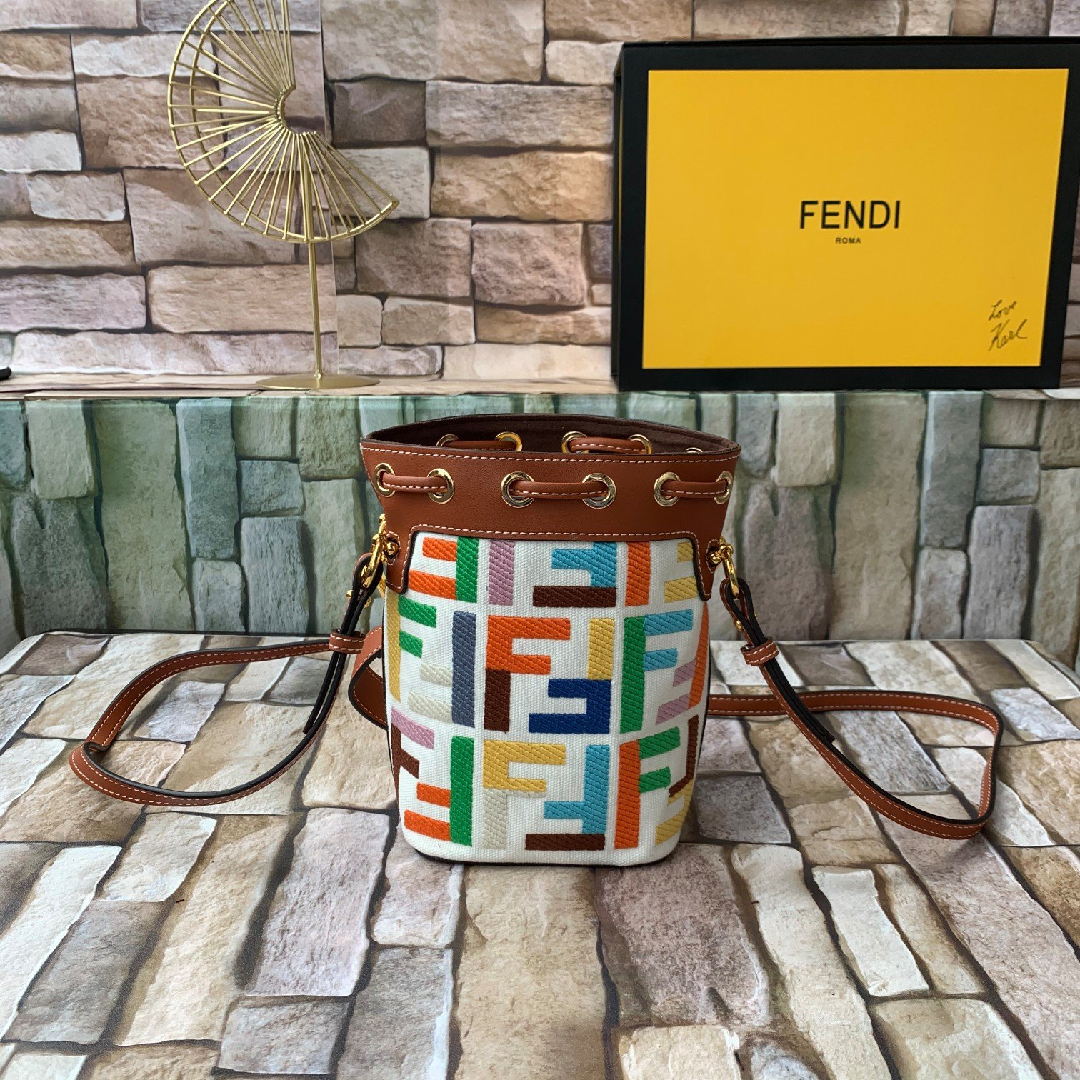 FENDI（フェンディ） メッセンジャーバッグ18X12X10CM-BRAND OFF
