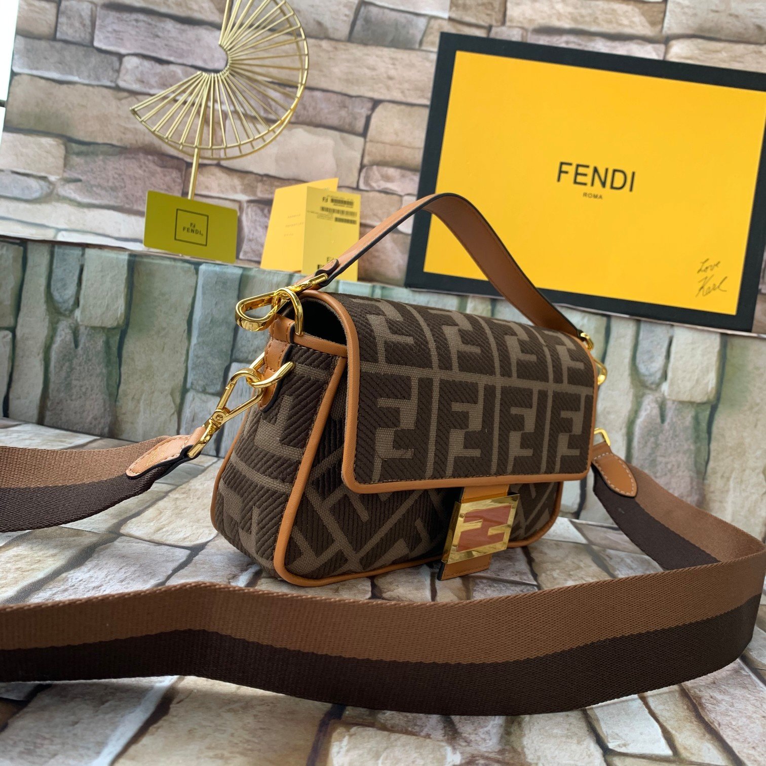 FENDI（フェンディ） メッセンジャーバッグ 26X14X4 CM-BRAND OFF