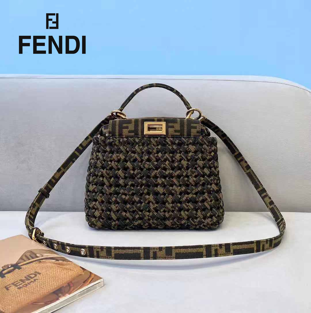 【FENDI公式 旗艦店】 フェンディ ショルダーバッグ 当日出荷 好評に付き再入荷！23*7*18CM-BRAND OFF