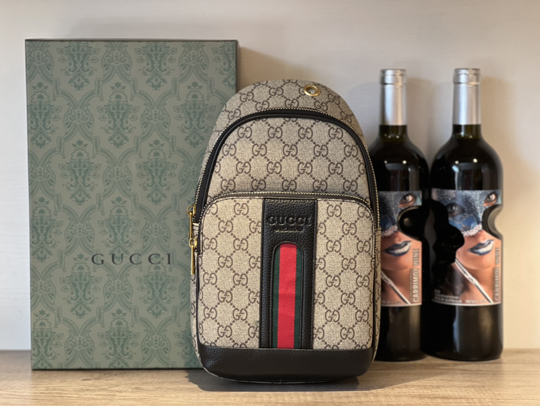 GUCCI 〔グッチ〕ボディバッグ 29X17CM-BRAND OFF