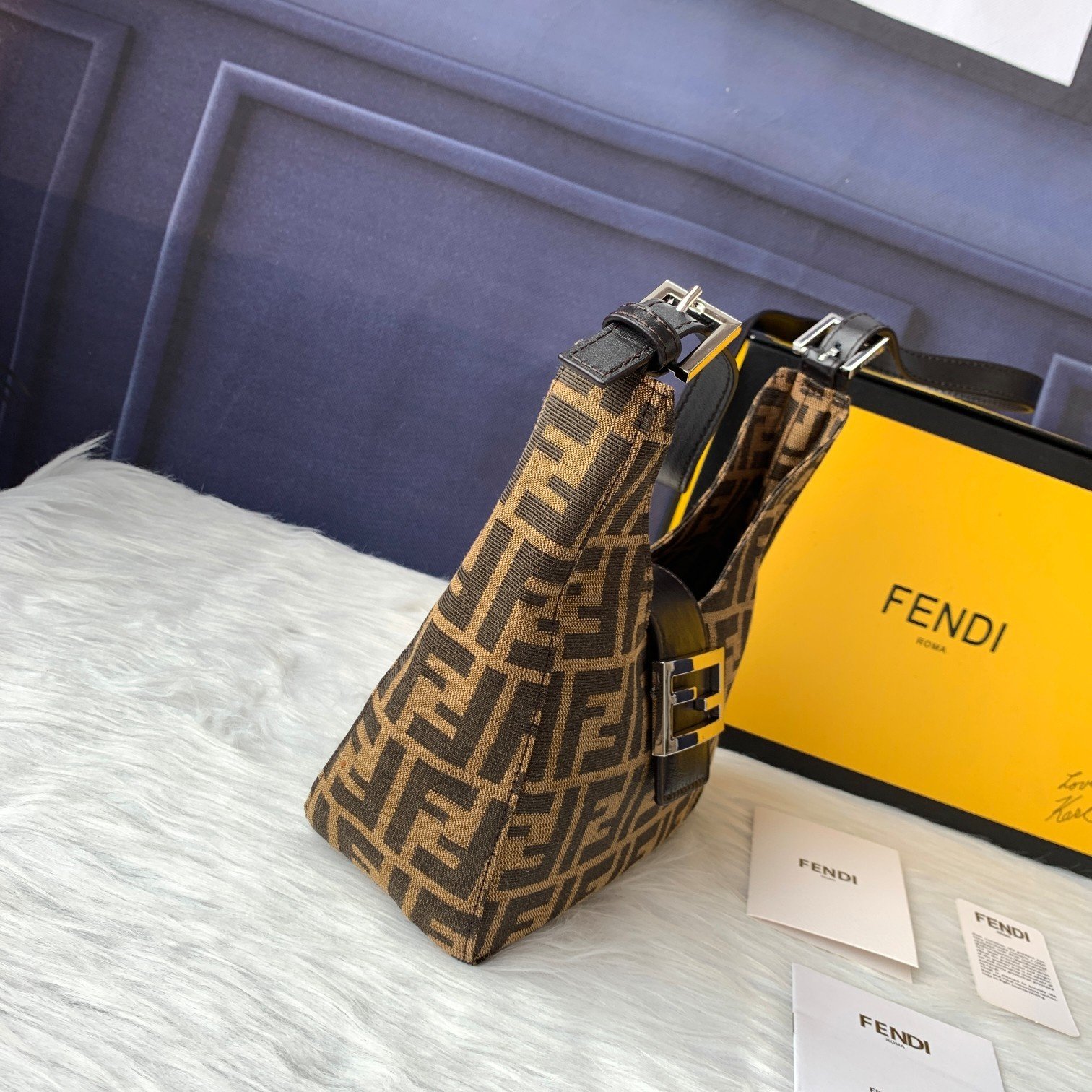 FENDI（フェンディ） ショルダーバッグ 18X9X20 CM-BRAND OFF