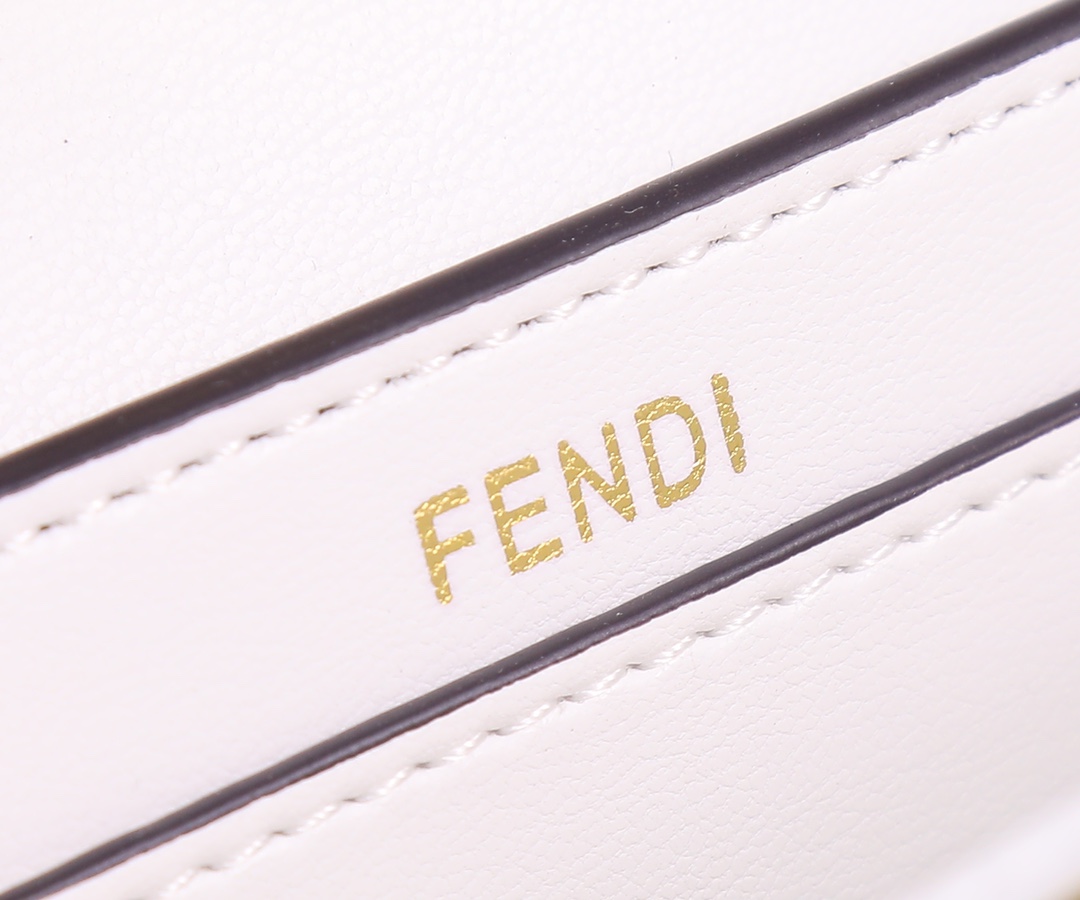 【FENDI 公式 旗艦店】フェンディ ハンドバッグ 当日出荷 好評に付き再入荷！20*15.5*11CM-BRAND OFF