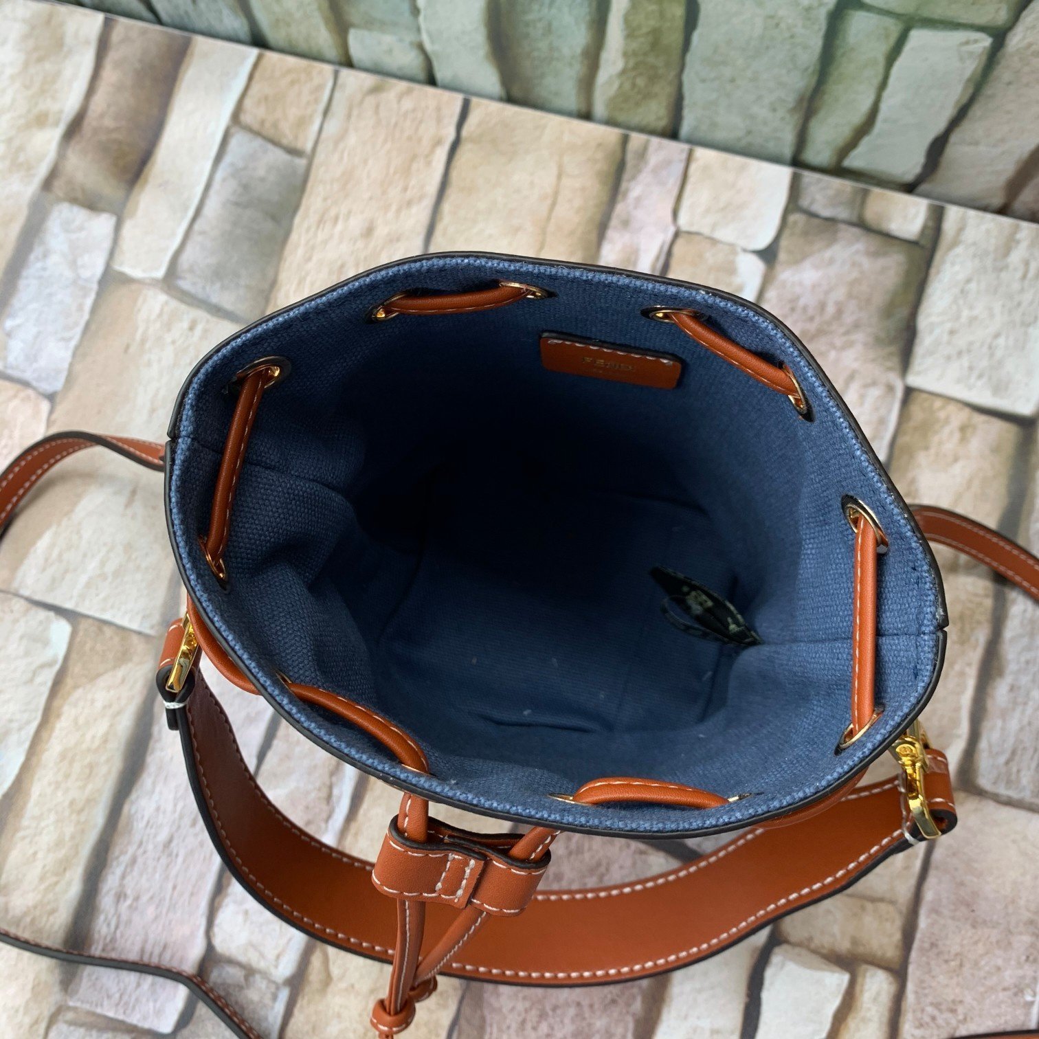 FENDI（フェンディ） メッセンジャーバッグ18X12X10CM-BRAND OFF