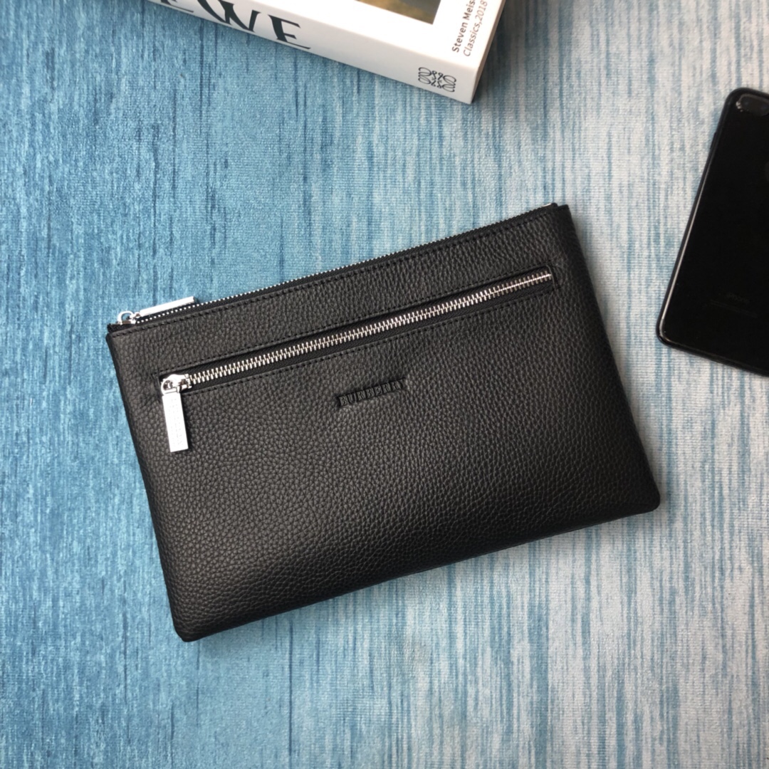 【BURBERRY 公式旗艦店】バーバリー クラッチバッグ 当日出荷 好評に付き再入荷！26*17*3CM-BRAND OFF
