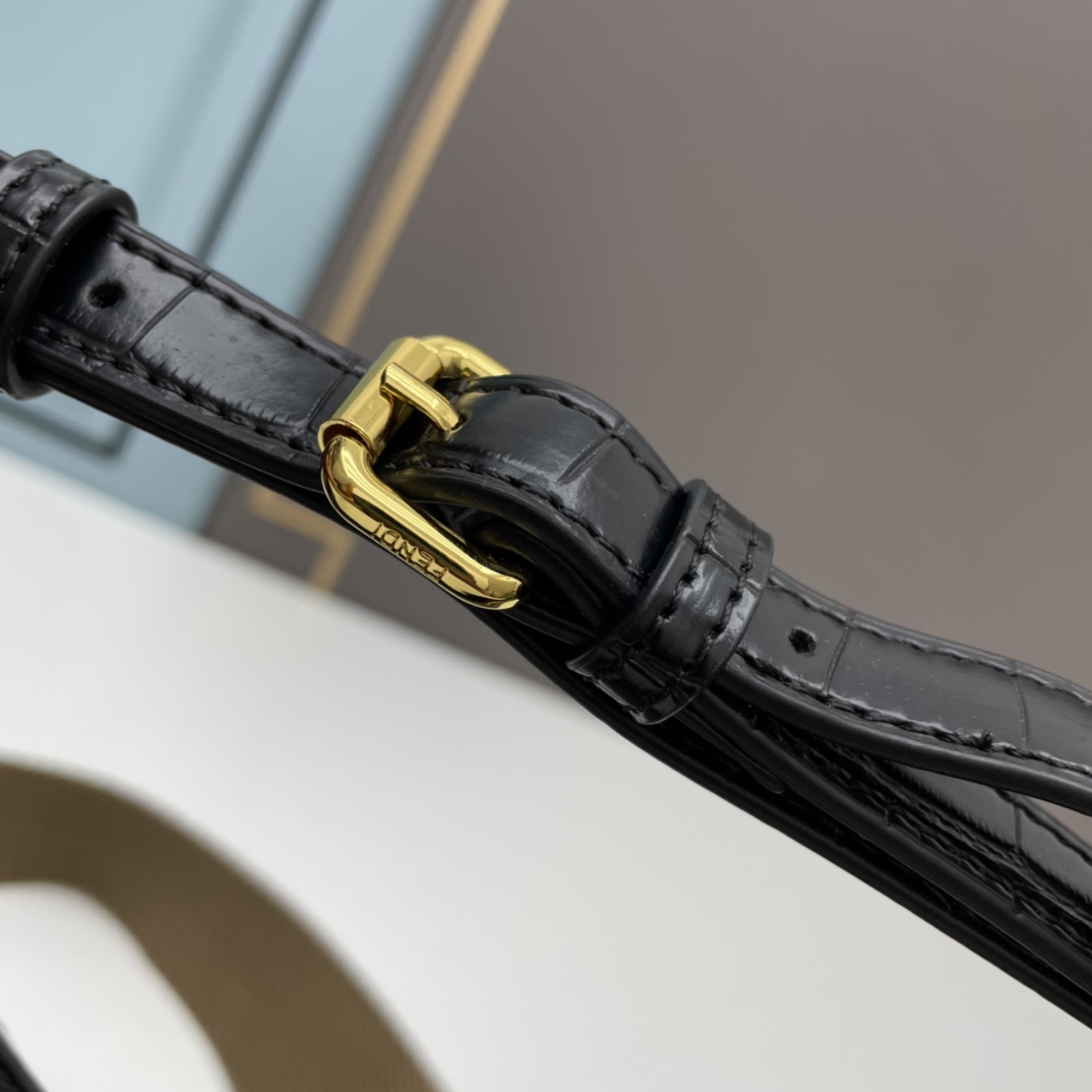 【FENDI公式 旗艦店】 フェンディ ショルダーバッグ 当日出荷 好評に付き再入荷！29*24.5*10CM-BRAND OFF