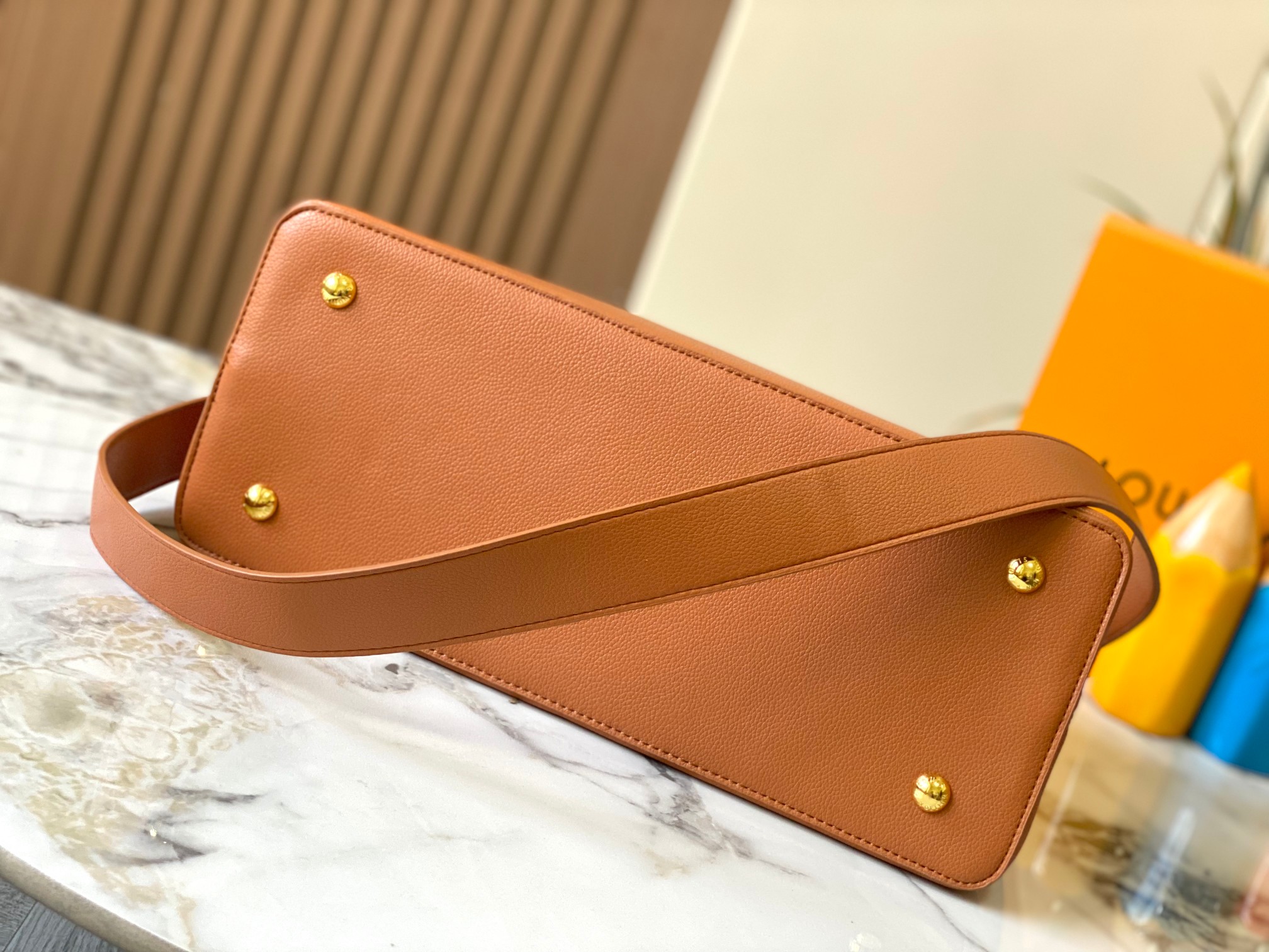 LOUIS VUITTON ルイヴィトン CapucinesSouple クロスボディバッグ M24607-BRAND OFF