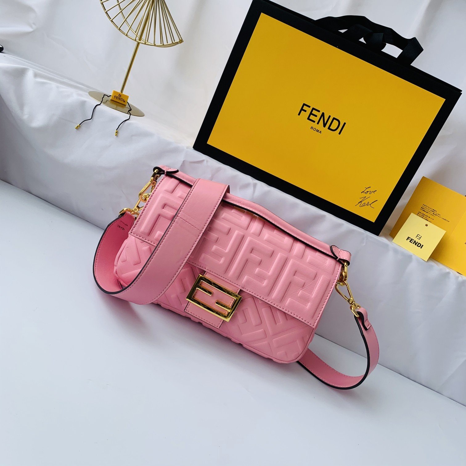 FENDI（フェンディ） メッセンジャーバッグ 26X14X4 CM-BRAND OFF