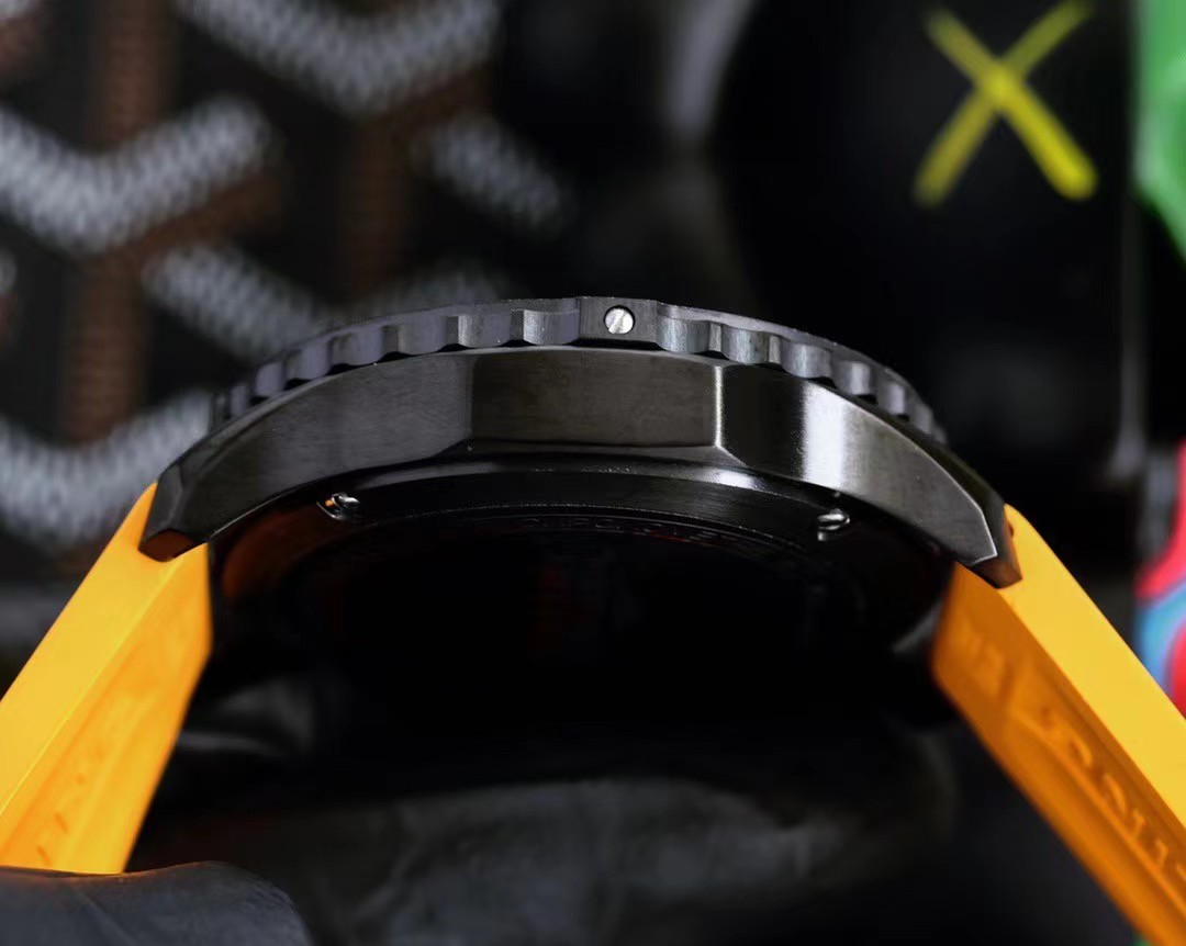 Breitling Endurance Pro X82310A41B1S1-BRAND OFF