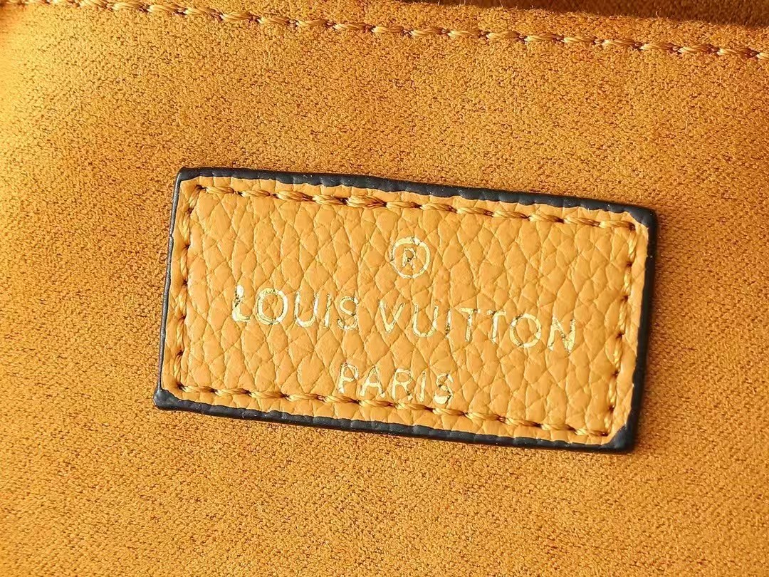 【LOUIS VUITTON旗艦店】ルイヴィトン  小さなトートバッグ ONTHEGO EAST WEST-BRAND OFF