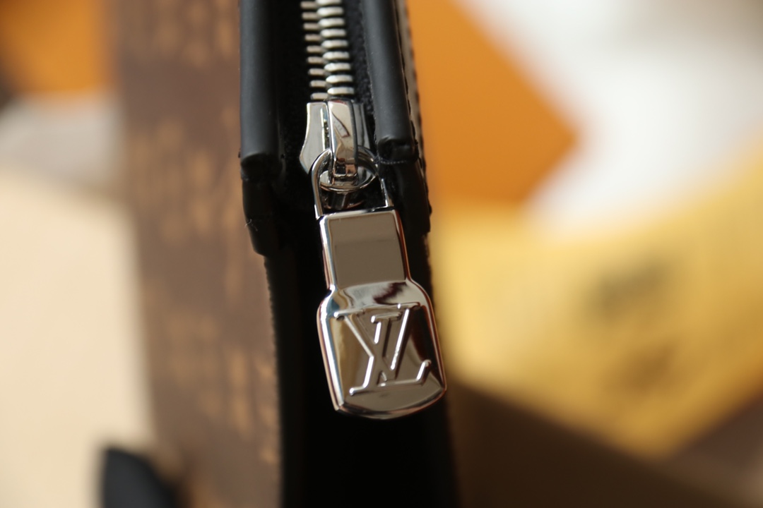 LOUIS VUITTON（ルイヴィトン）POCHETTE VOYAGE クラッチバッグ M61692-BRAND OFF