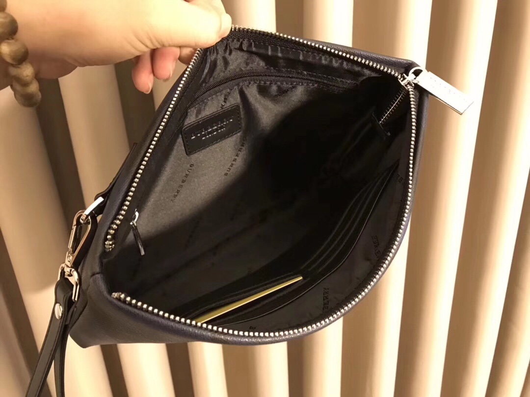 【BURBERRY 公式旗艦店】バーバリー クラッチバッグ 当日出荷 好評に付き再入荷！26*17*3CM-BRAND OFF