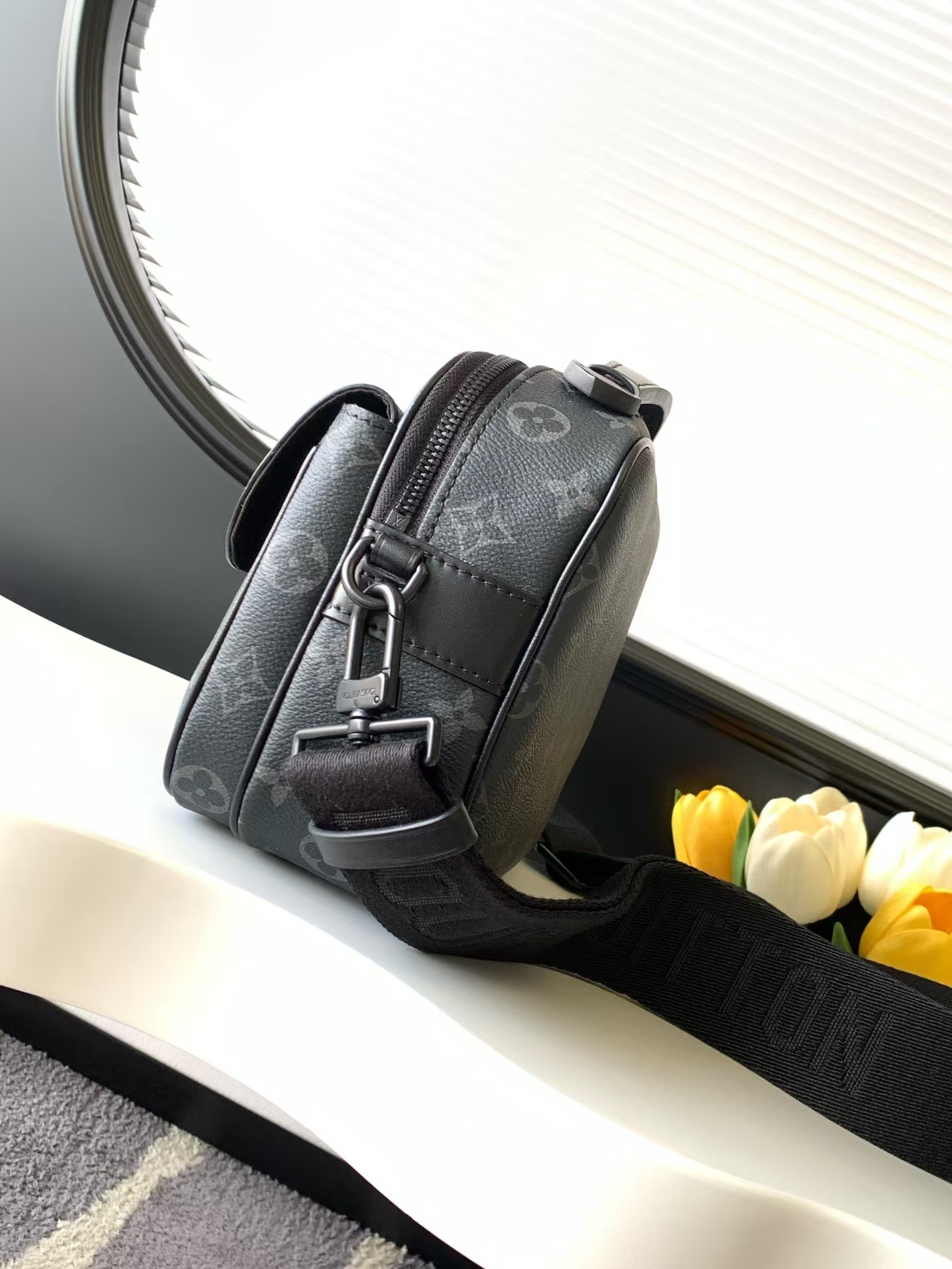 Louis Vuittonルイ・ヴィトン S LOCK メッセンジャーバッグM45806-BRAND OFF