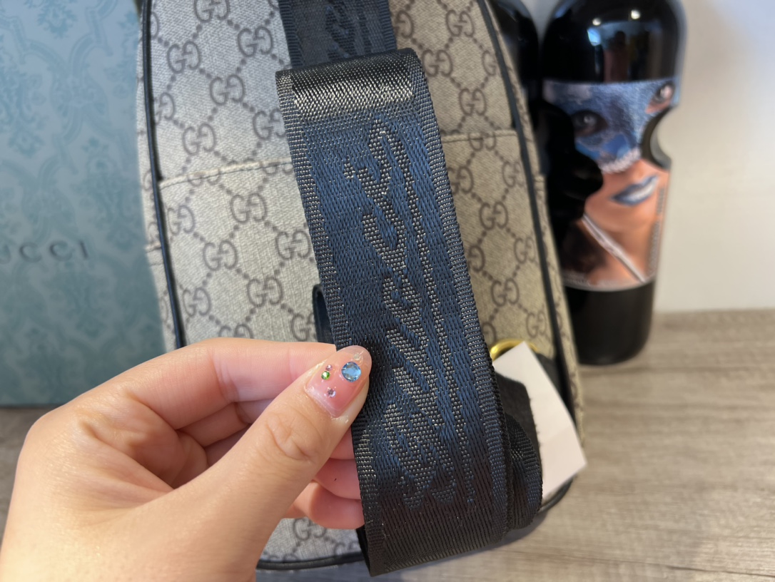 GUCCI 〔グッチ〕ボディバッグ 29X17CM-BRAND OFF