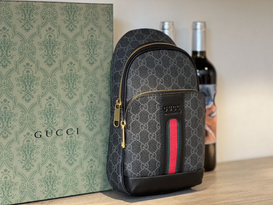 GUCCI 〔グッチ〕ボディバッグ 29X17CM-BRAND OFF