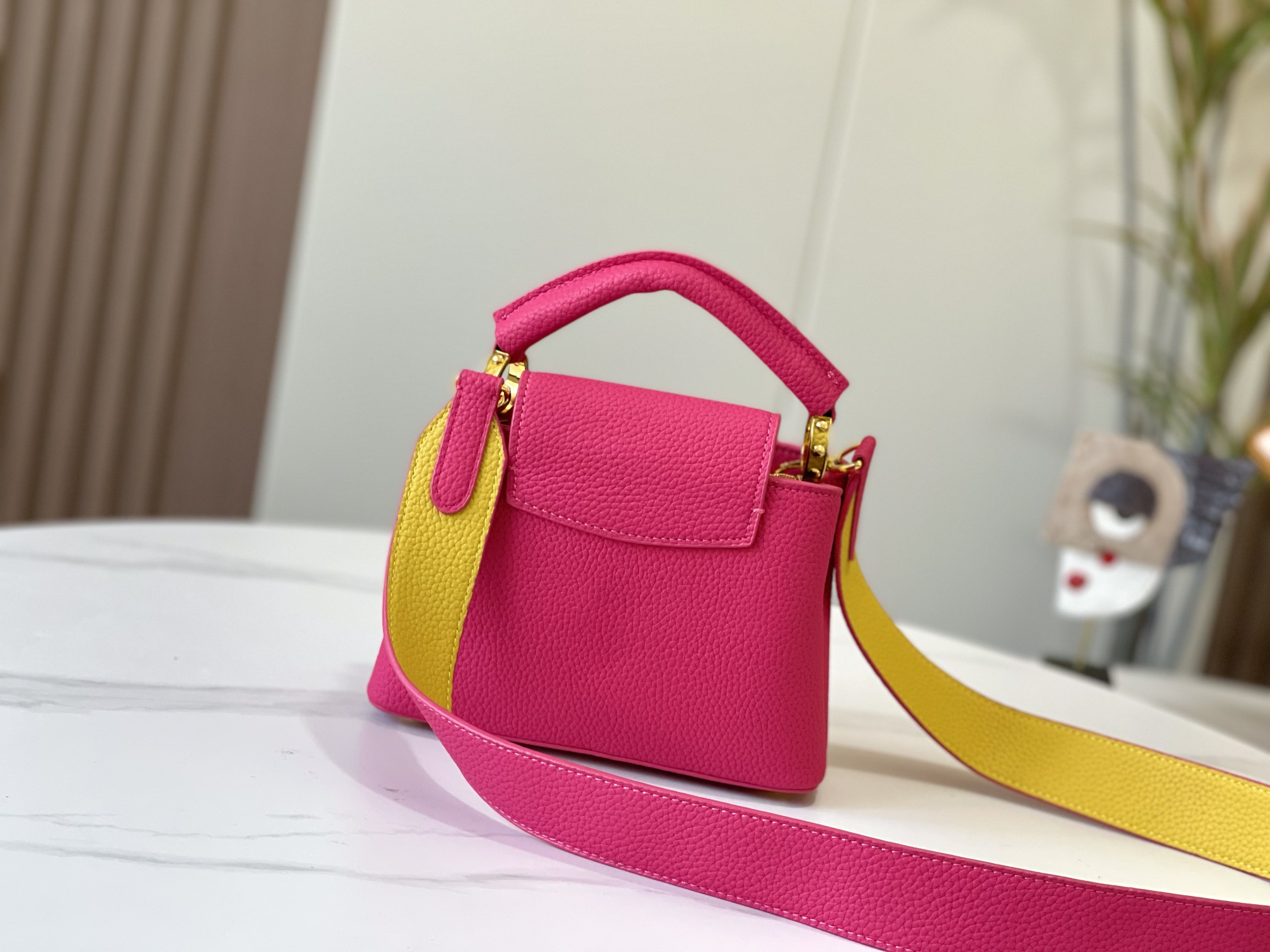 LOUIS VUITTON ルイヴィトン CAPUCINES クロスボディバッグ M59440-BRAND OFF