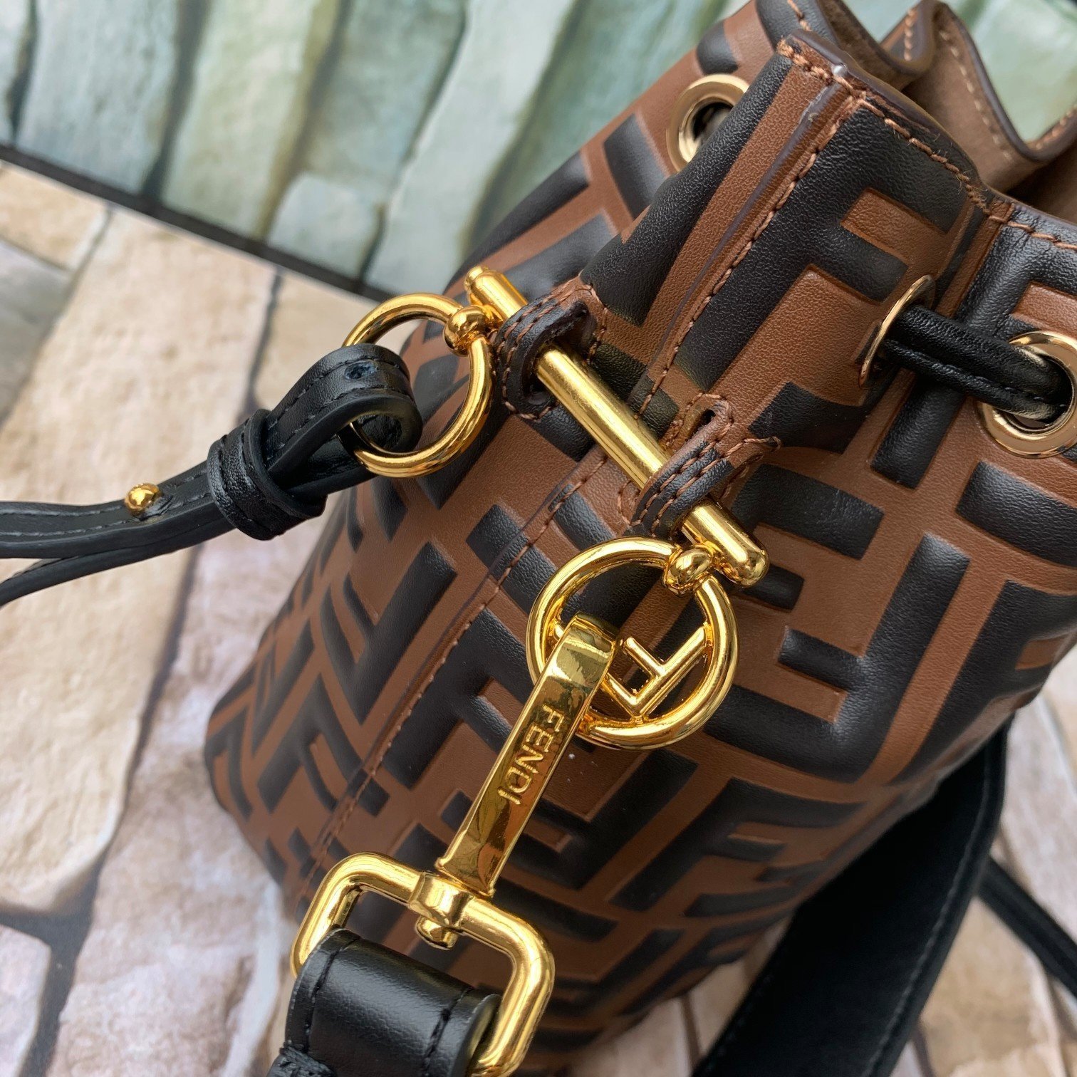 FENDI（フェンディ） メッセンジャーバッグ18X12X10CM-BRAND OFF