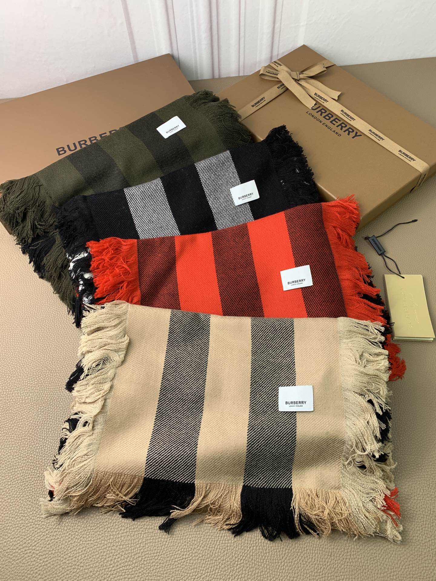 【2026】【BURBERRY  バーバリー】オートクチュール ファッション トランジショナル カラー ロング ビアード スカーフ35*240CM-BRAND OFF