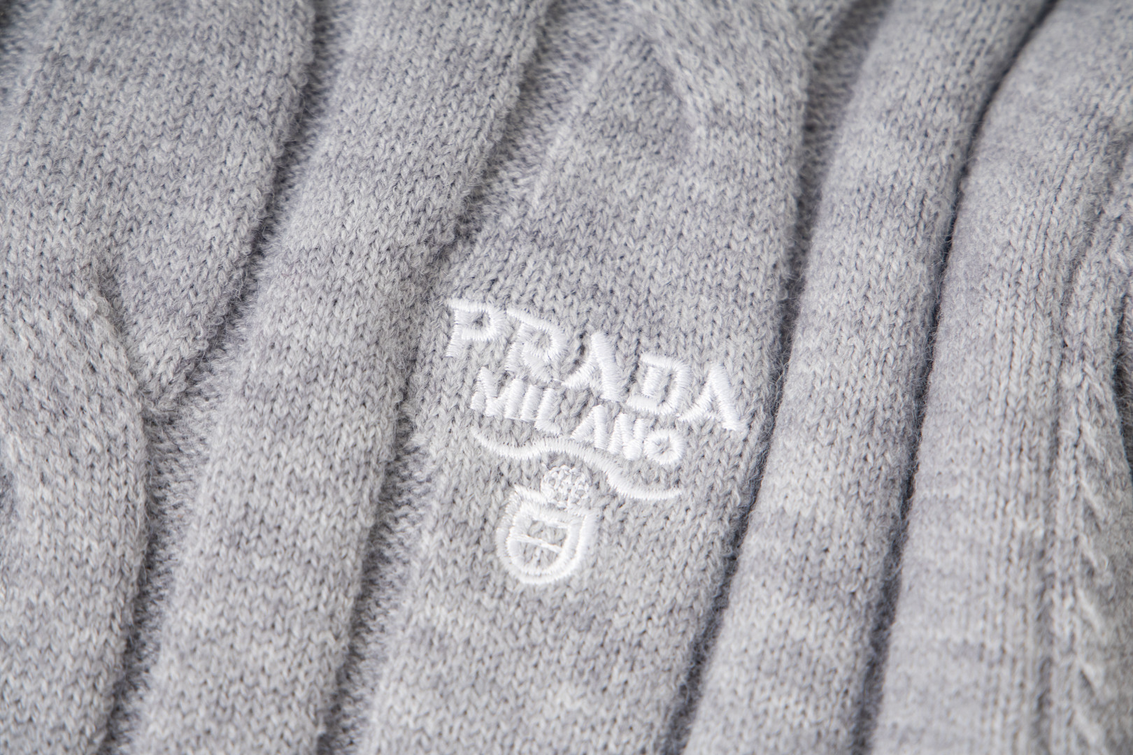 【PRADA旗艦店】プラダ セーター 男女兼用 ご好評に付き再入荷！-BRAND OFF