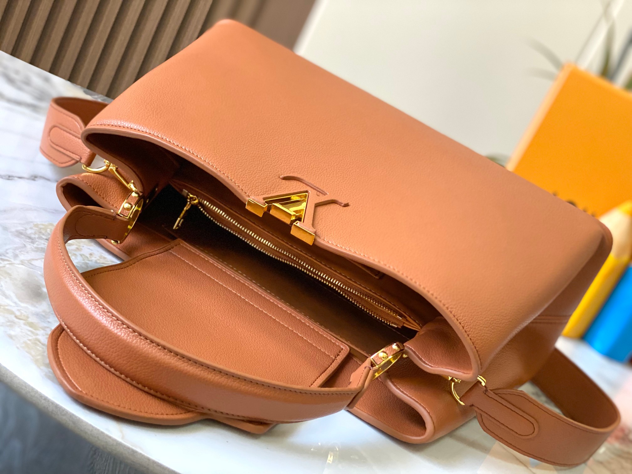 LOUIS VUITTON ルイヴィトン CapucinesSouple クロスボディバッグ M24607-BRAND OFF