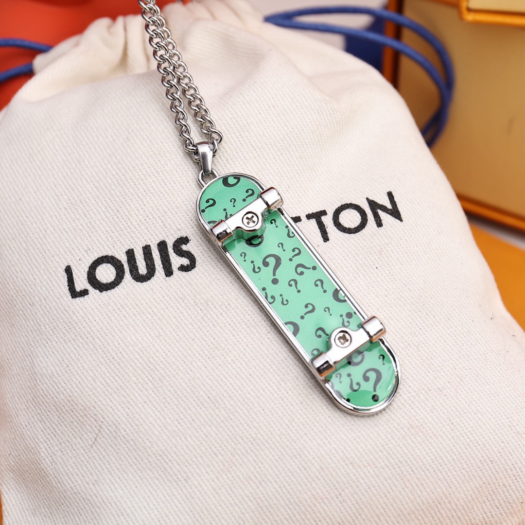 Louis Vuitton （ルイヴィトン）スケートボードのネックレス-BRAND OFF