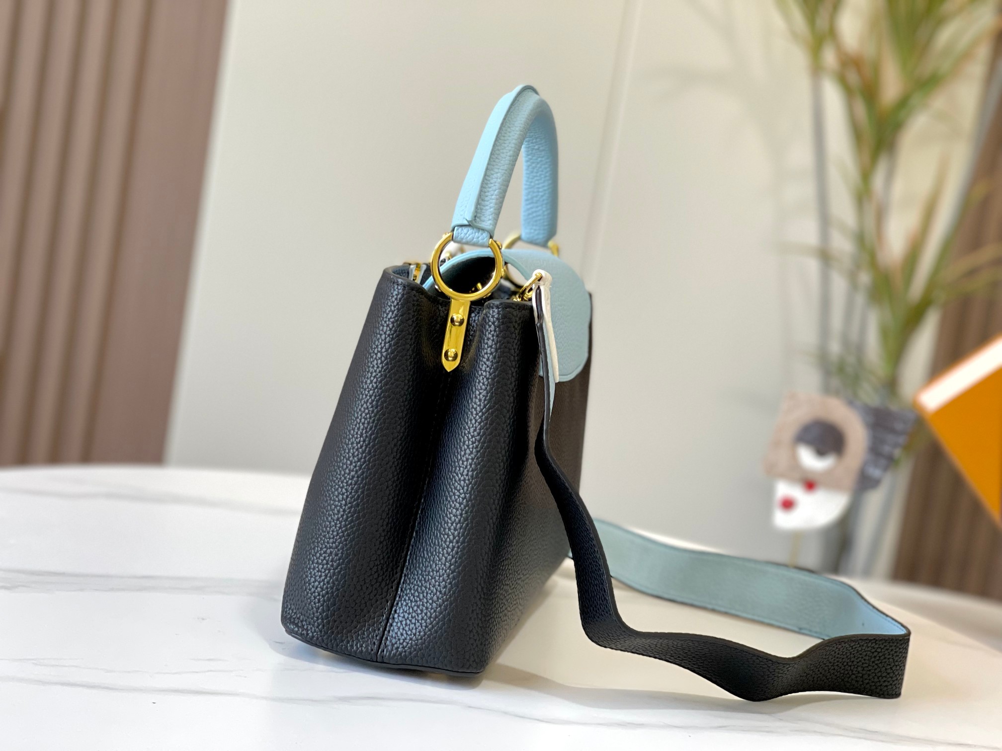 LOUIS VUITTON ルイヴィトン CAPUCINES クロスボディバッグ M56848-BRAND OFF