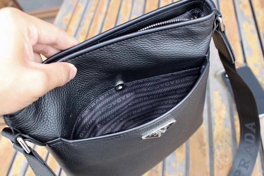 【 PRADA 公式 旗艦店】 プラダ ショルダーバッグ 当日出荷 好評に付き再入荷！25*17*5CM