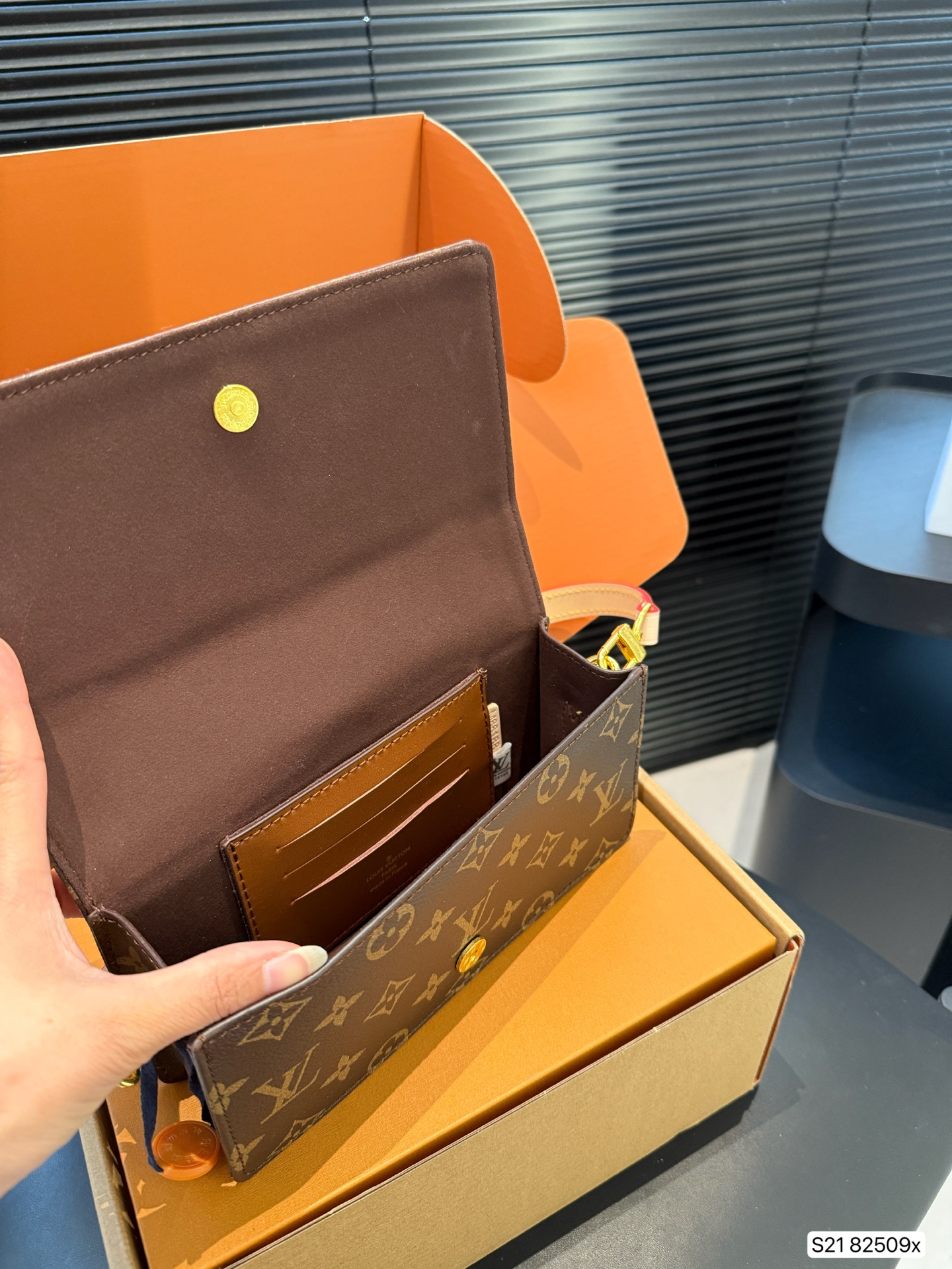 【LOUIS VUITTON旗艦店】ルイヴィトン Wallet On Chain Lily ハンドバッグ M82509-BRAND OFF