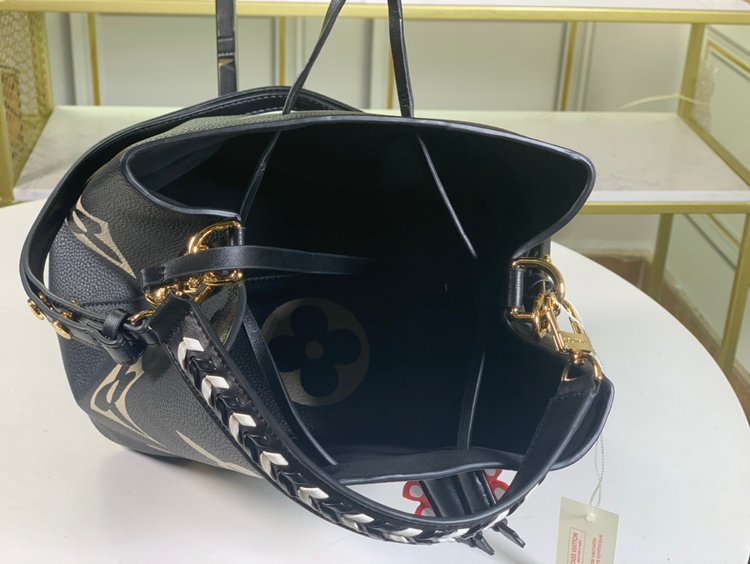 Louis Vuitton （ルイヴィトン） ショルダーバッグ 26x26x17.5 cm-BRAND OFF