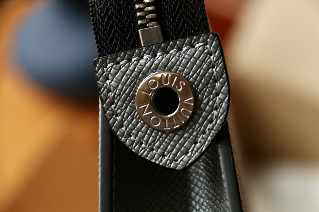 LOUIS VUITTON（ルイヴィトン）Pochette Voyage クラッチバッグ M30840-BRAND OFF