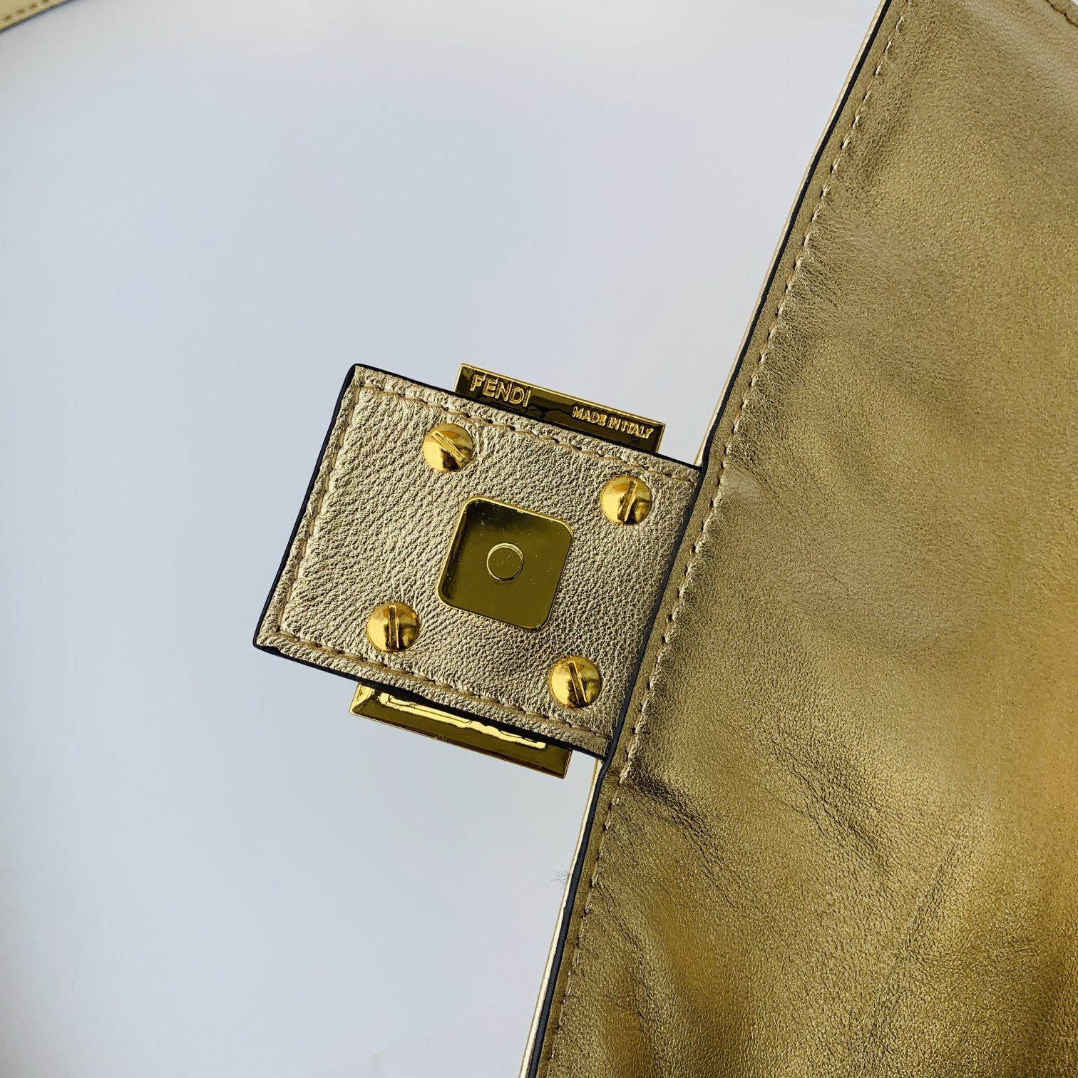 FENDI（フェンディ） メッセンジャーバッグ 26X14X4 CM-BRAND OFF