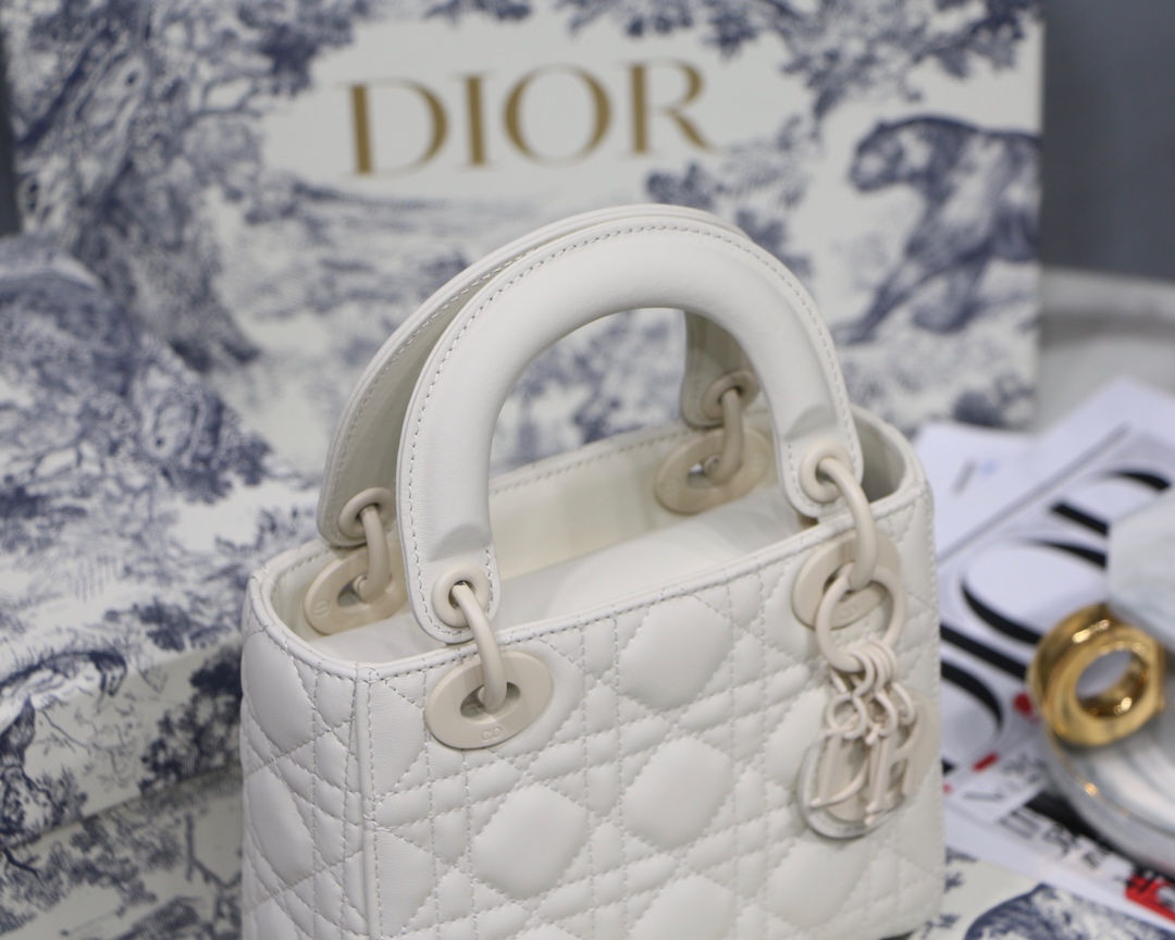 新作☆国内発送【Dior】LADY D-LITE-BRAND OFF
