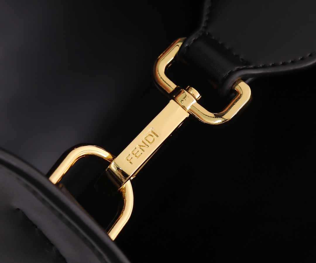 FENDI（フェンディ） ハンドバッグ41X29.5X16CM-BRAND OFF