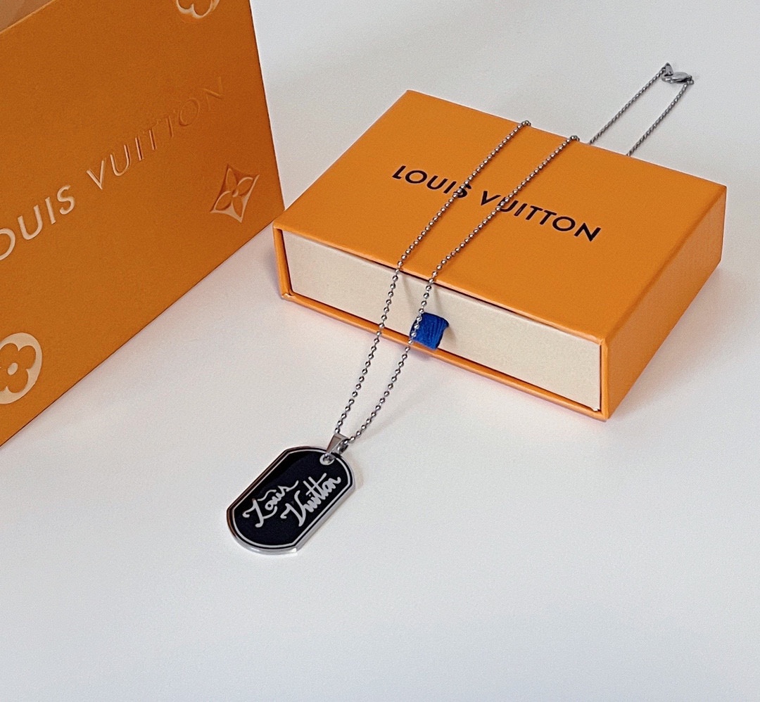 LOUIS VUITTON（ルイヴィトン） Signature Tabネックレス-BRAND OFF