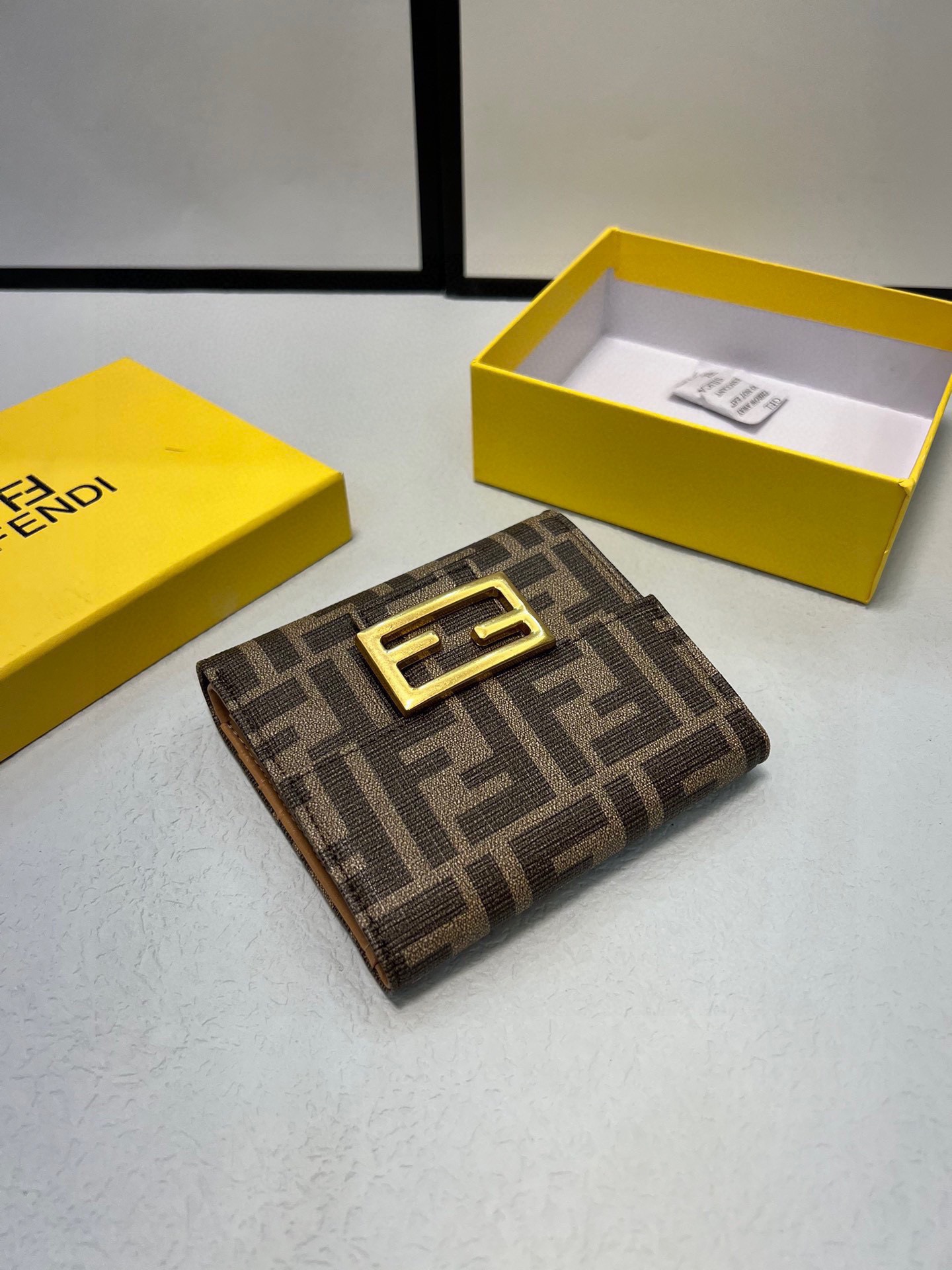 【FENDI 公式 旗艦店】フェンディ 財布 当日出荷 好評に付き再入荷！11*10CM-BRAND OFF