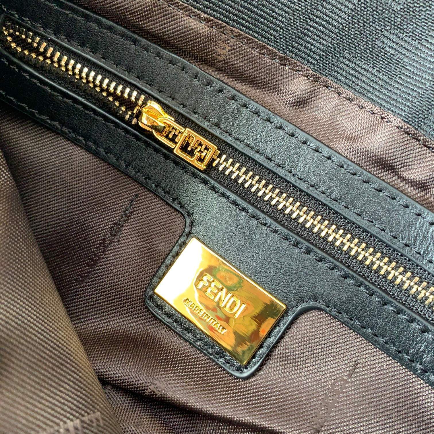 FENDI（フェンディ） メッセンジャーバッグ 25X13X4 CM-BRAND OFF