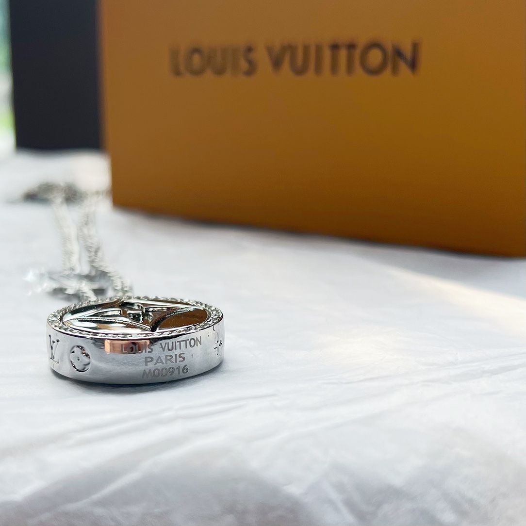 LOUIS VUITTON（ルイヴィトン）ネックレス-BRAND OFF