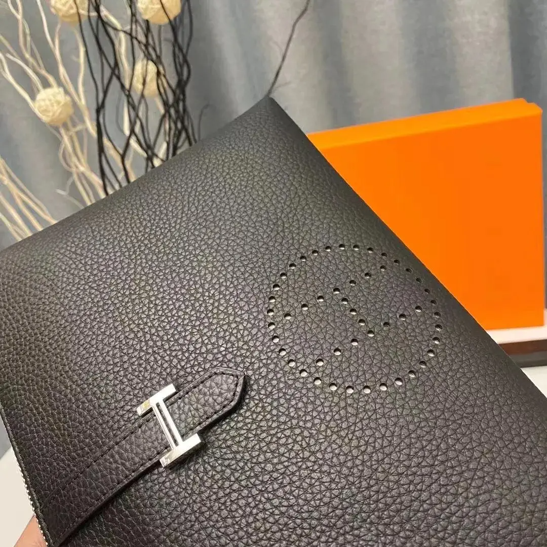 【HERMES 公式旗艦店】エルメス クラッチバッグ 当日出荷 好評に付き再入荷！28*18*3CM-BRAND OFF