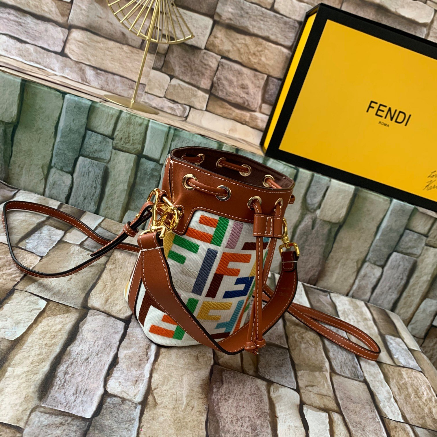 FENDI（フェンディ） メッセンジャーバッグ18X12X10CM-BRAND OFF