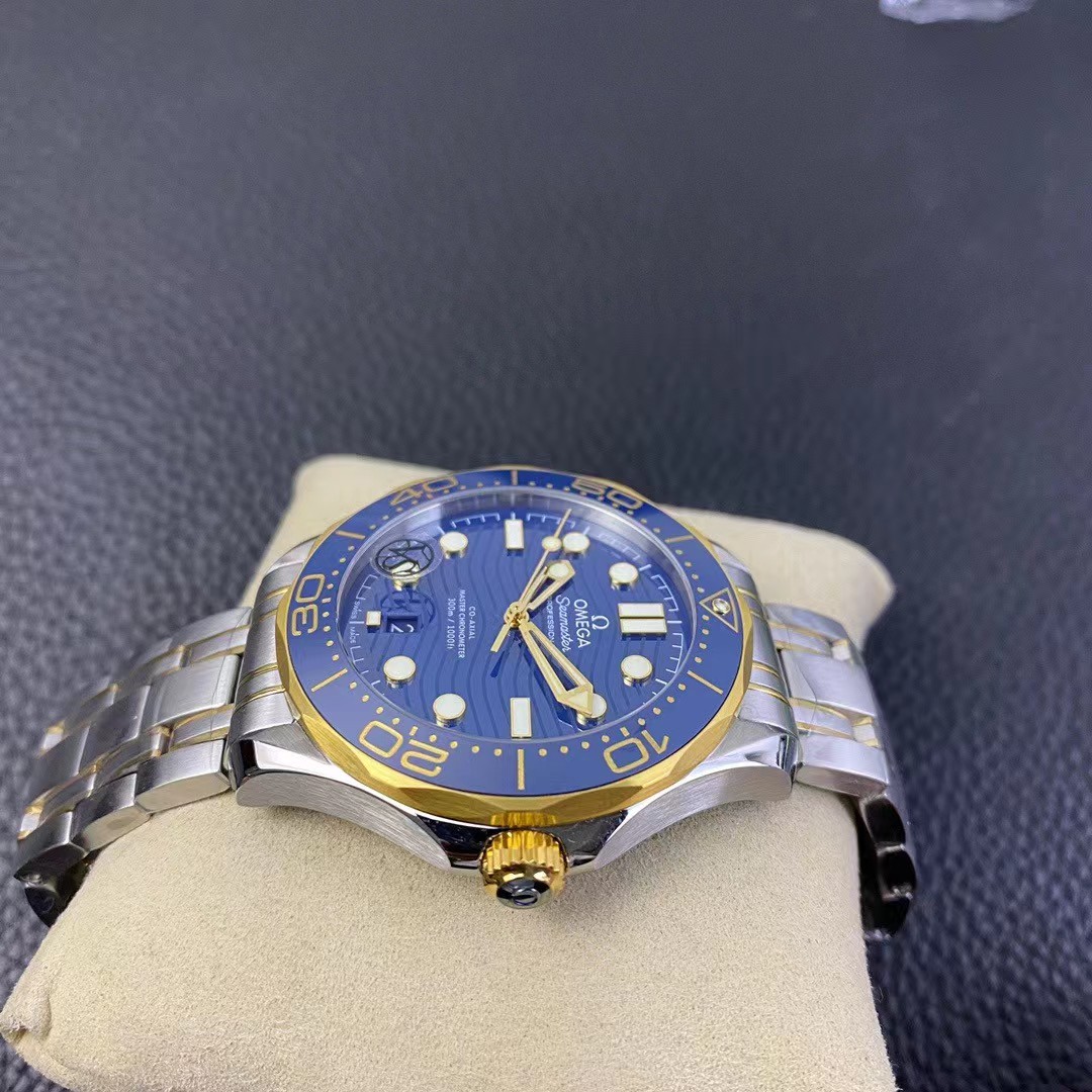 Omega Seamaster Diver 300M Co-Axial Master Chronometer 210.20.42.20.03.001-BRAND OFF