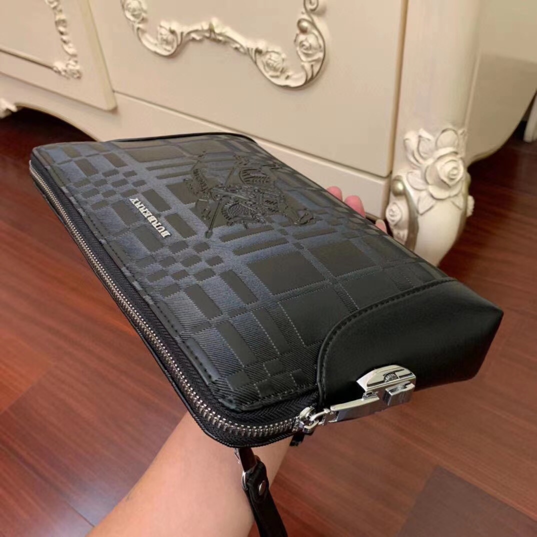 【BURBERRY 公式旗艦店】バーバリー クラッチバッグ 当日出荷 好評に付き再入荷！26*17*3CM-BRAND OFF
