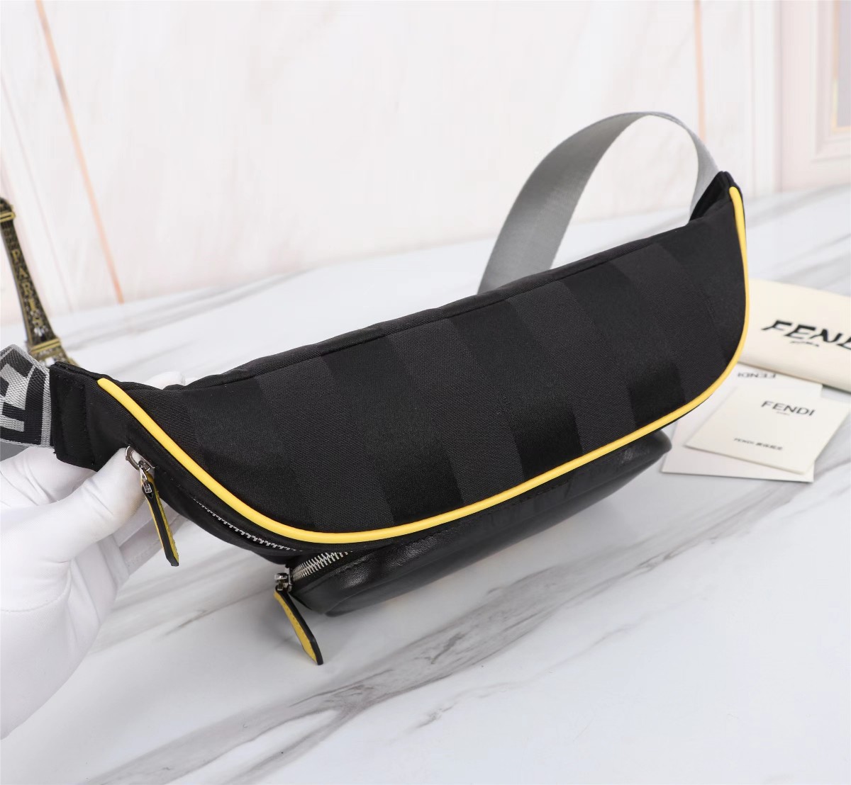 【FENDI公式 旗艦店】 フェンディ チェストバッグ 当日出荷 好評に付き再入荷！18*20*7CM-BRAND OFF