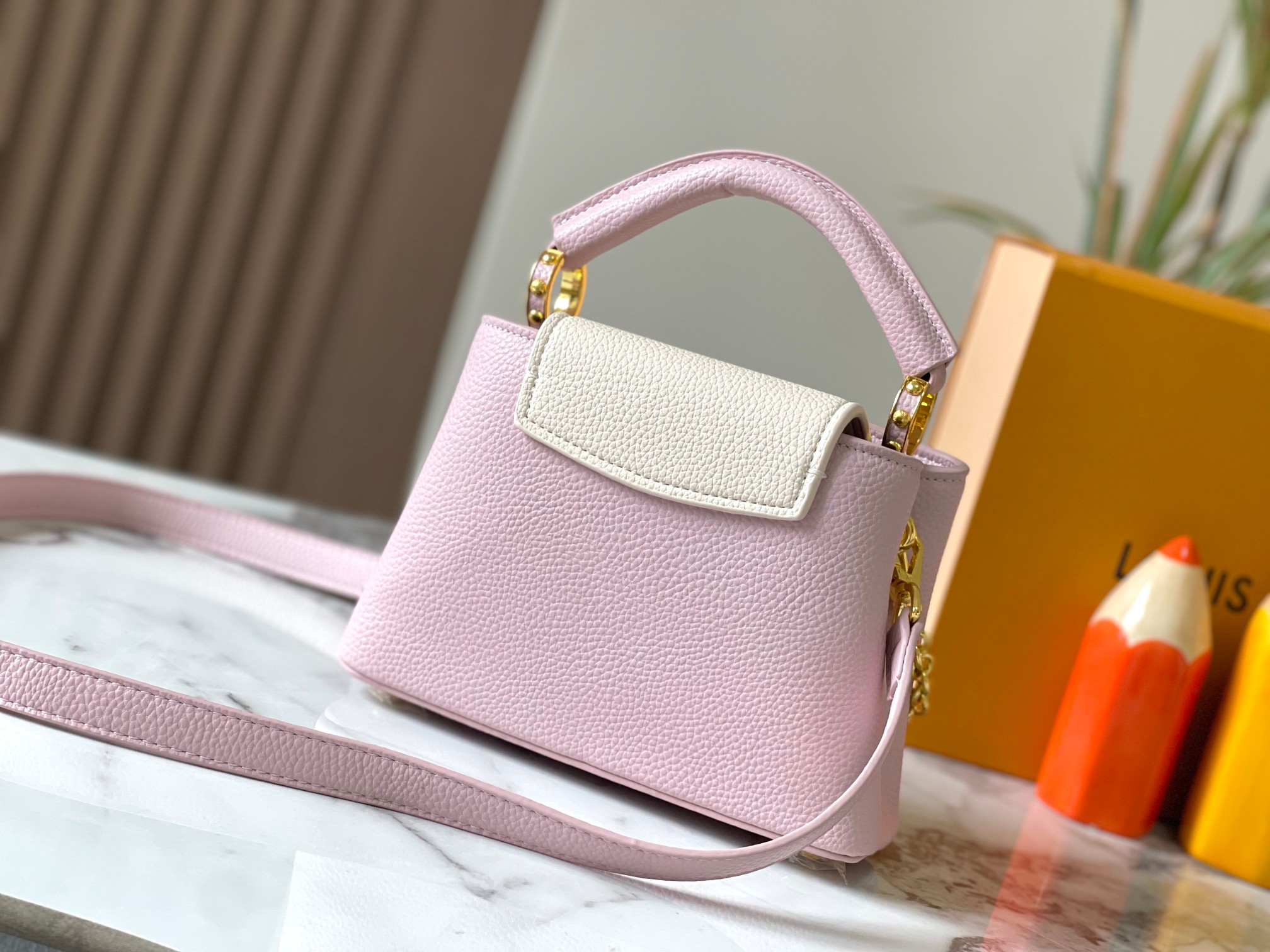 LOUIS VUITTON ルイヴィトン CAPUCINES クロスボディバッグ-BRAND OFF