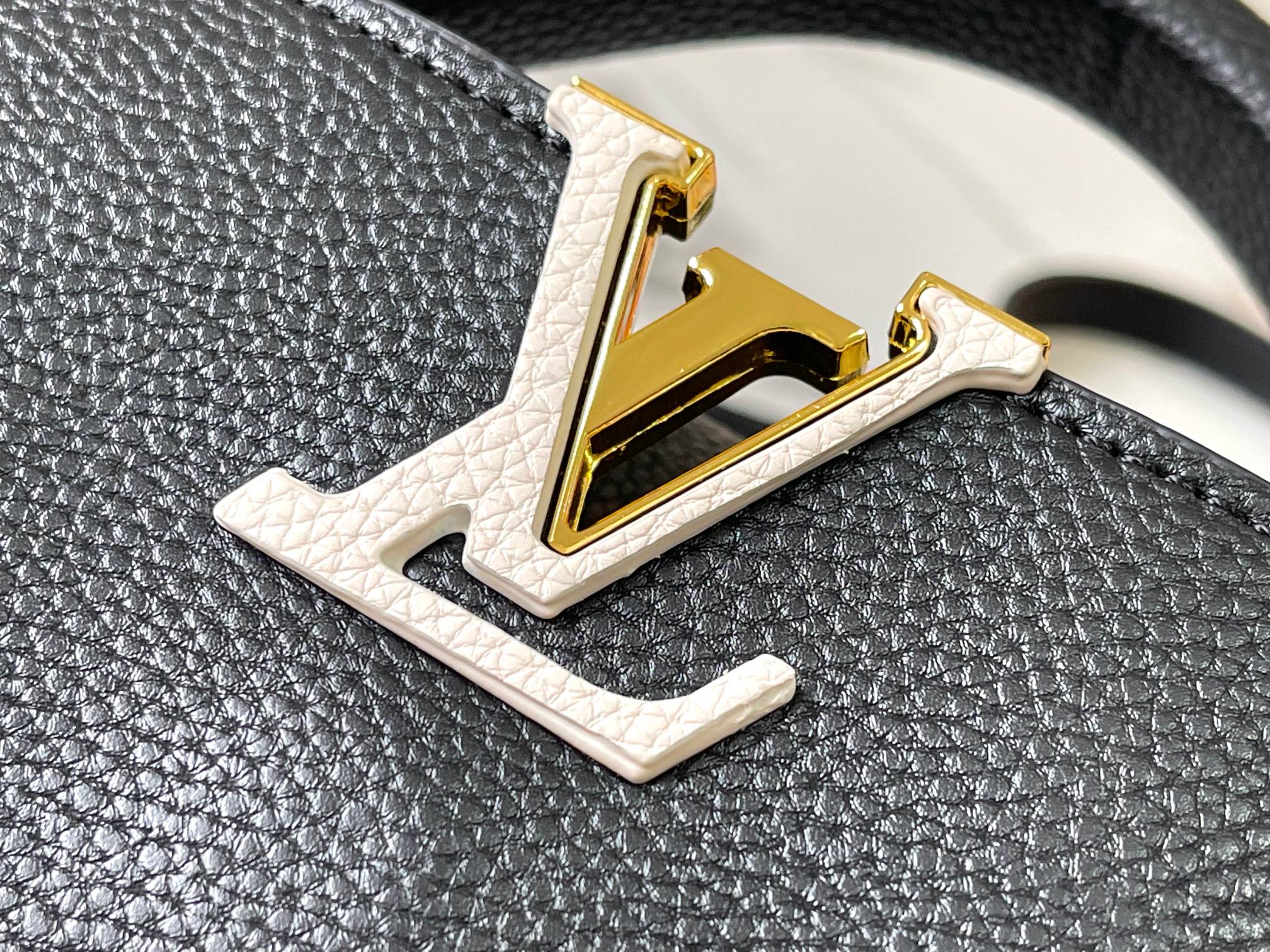LOUIS VUITTON ルイヴィトン CAPUCINES クロスボディバッグ-BRAND OFF