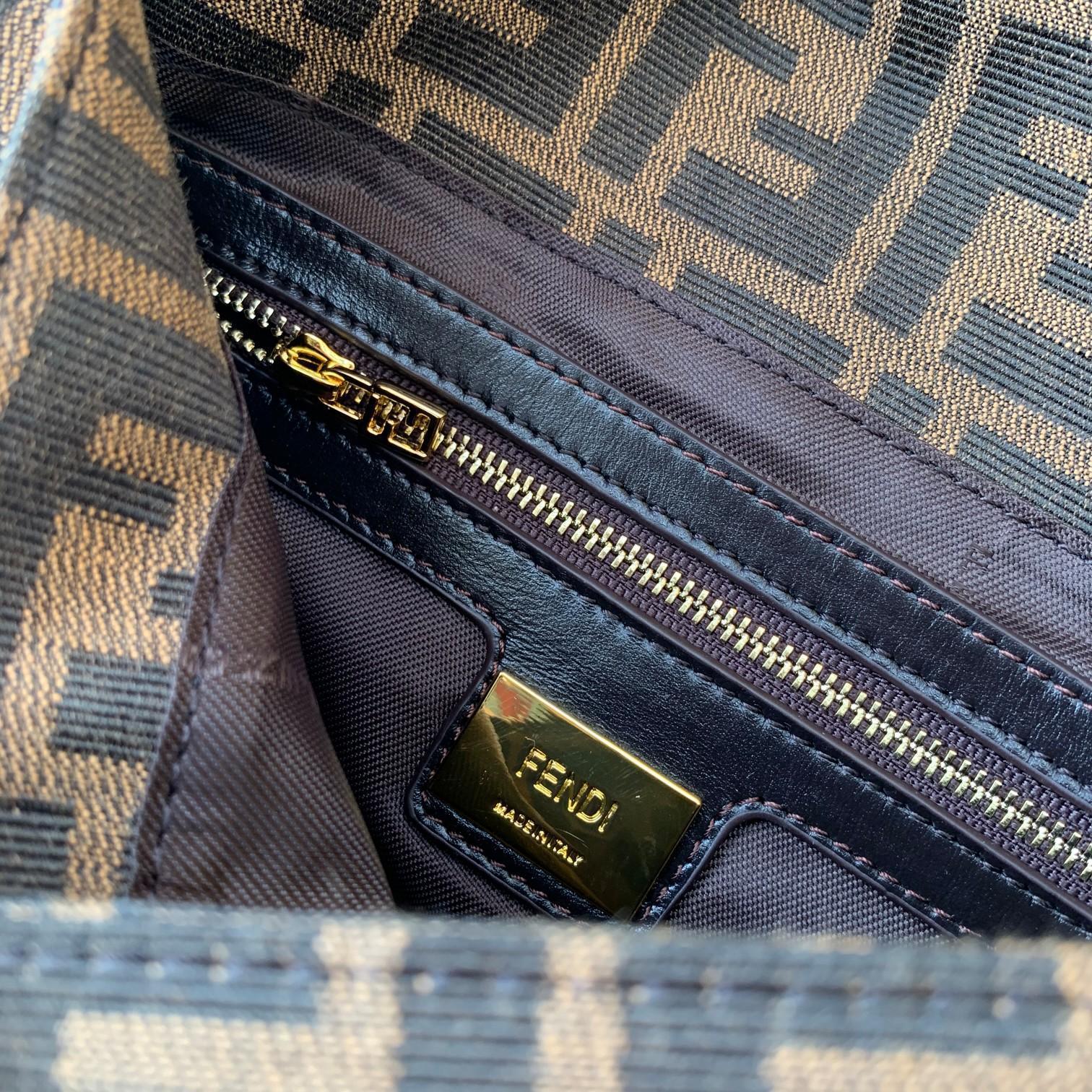 FENDI（フェンディ） メッセンジャーバッグ 25X13X4 CM-BRAND OFF