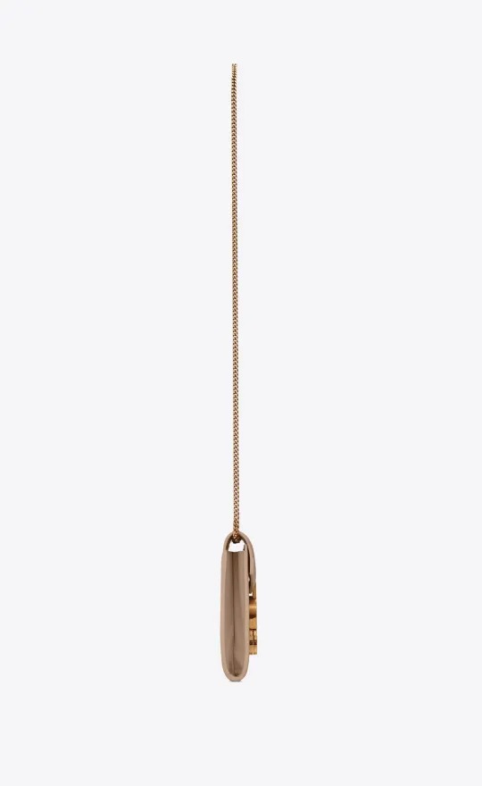 【Saint Laurent】✨今季のトレンド！★オードリー亜谷香さん愛用★カサンドラ チェーンウォレット（グレイン ド プードル エンボス-BRAND OFF