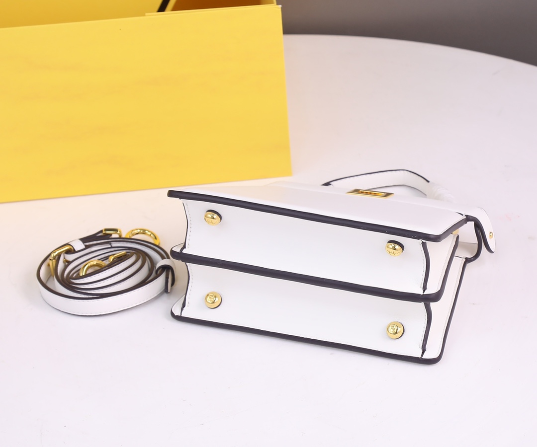 【FENDI 公式 旗艦店】フェンディ ハンドバッグ 当日出荷 好評に付き再入荷！20*15.5*11CM-BRAND OFF
