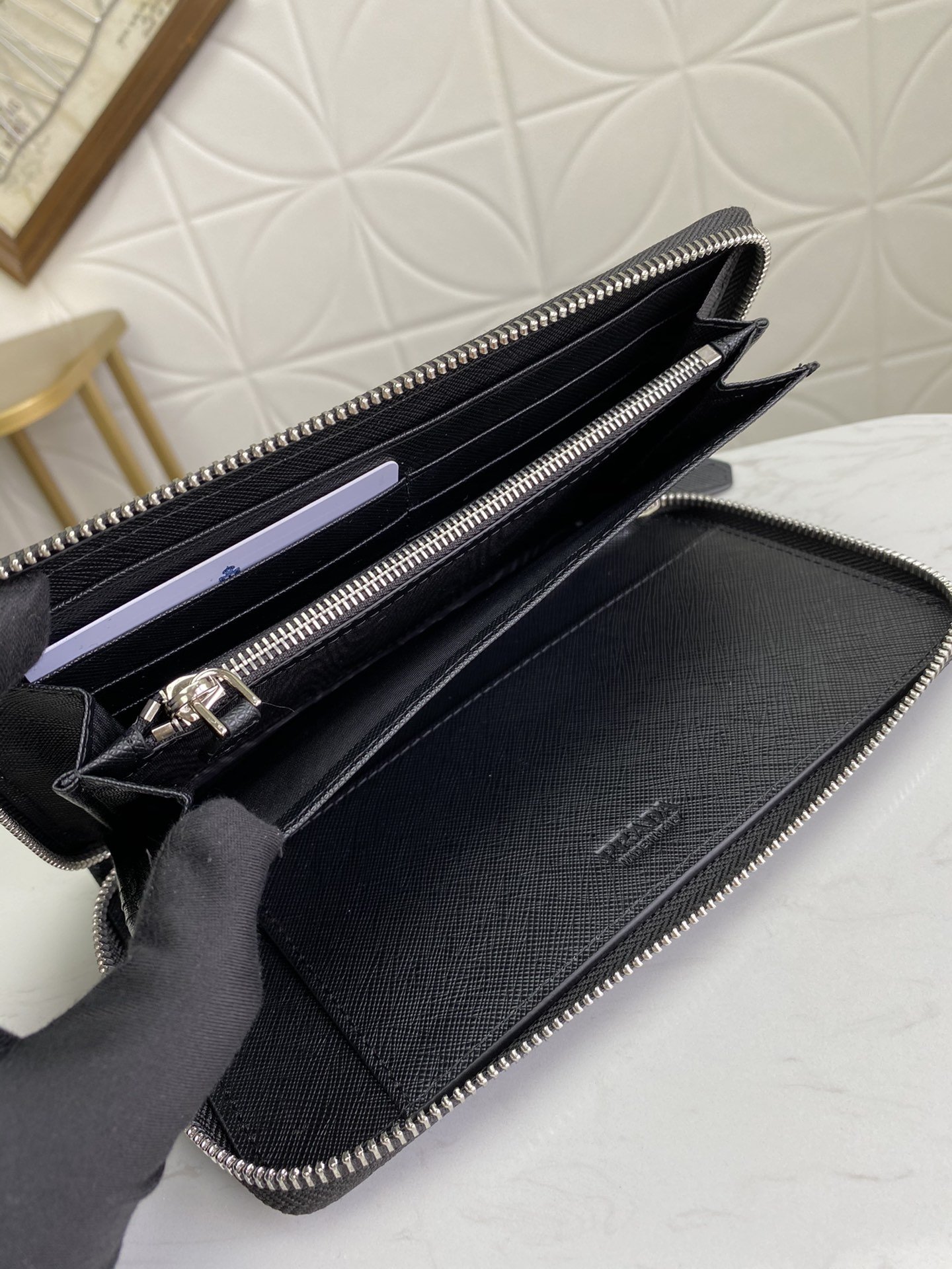 PRADA（プラダ） 財布 21x12cm