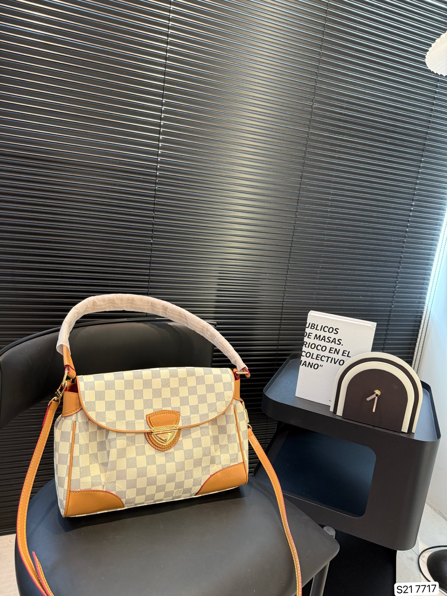 LOUIS VUITTON ルイヴィトン VERNIS わきバッグ 31*23CM-BRAND OFF