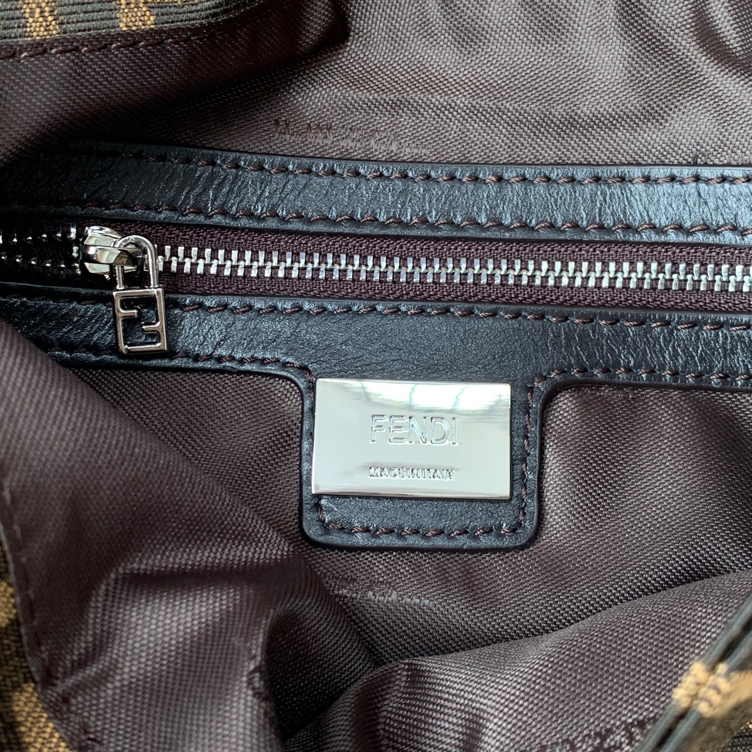 FENDI（フェンディ） メッセンジャーバッグ 30X24X5 CM-BRAND OFF